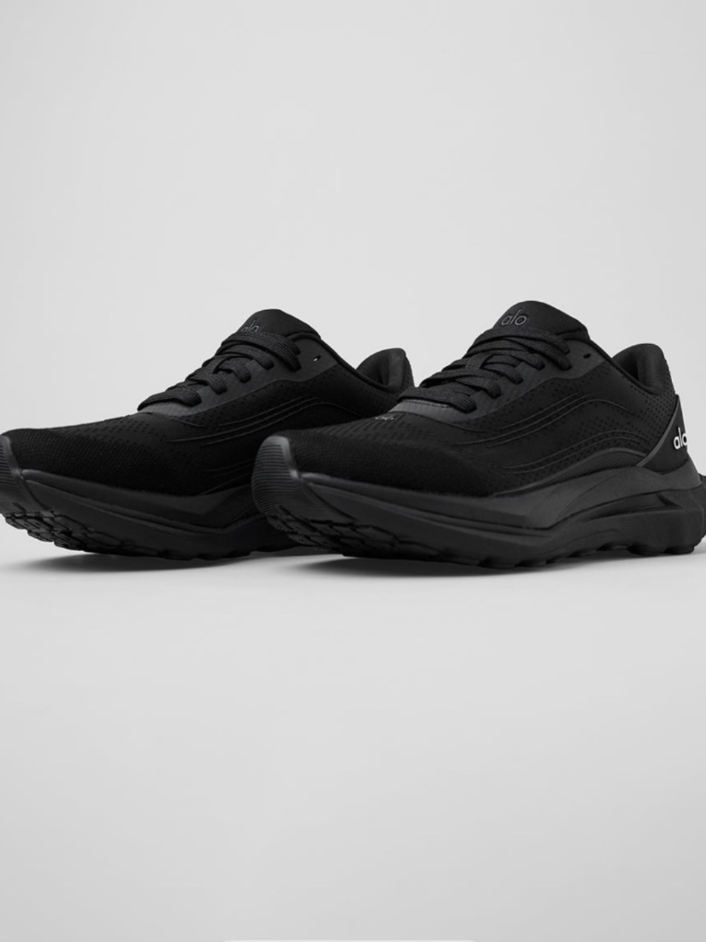 Alo yoga black runner shoes